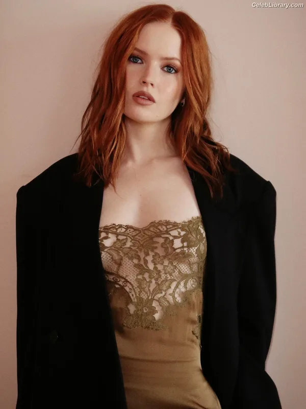 Ellie Bamber photo 17 of 496