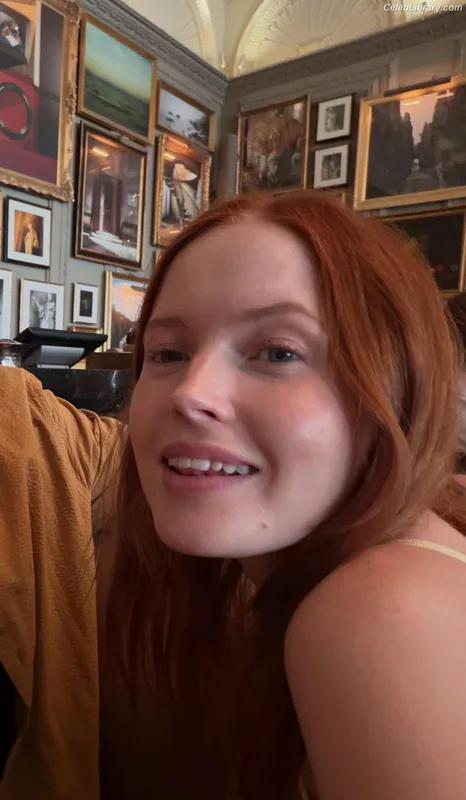 Ellie Bamber photo 6 of 496