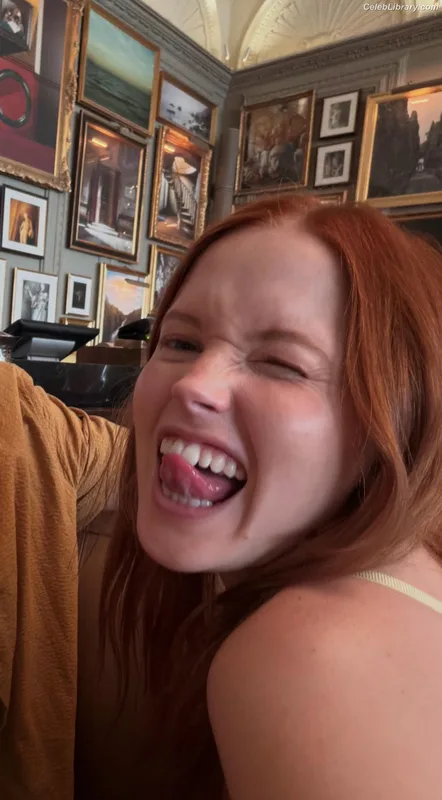 Ellie Bamber photo 7 of 496