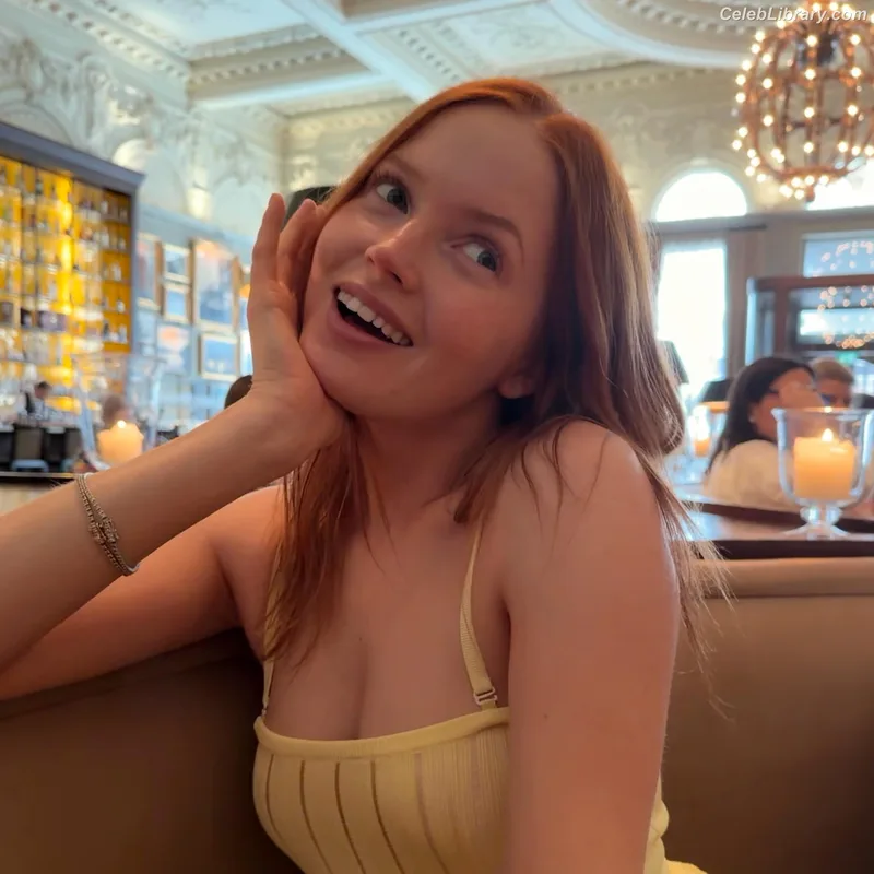Ellie Bamber photo 8 of 496