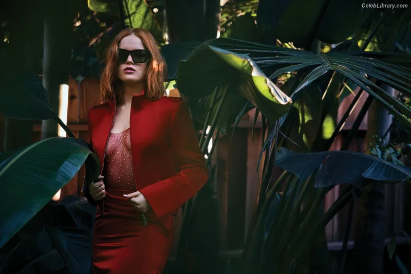 Ellie Bamber photo 9 of 496