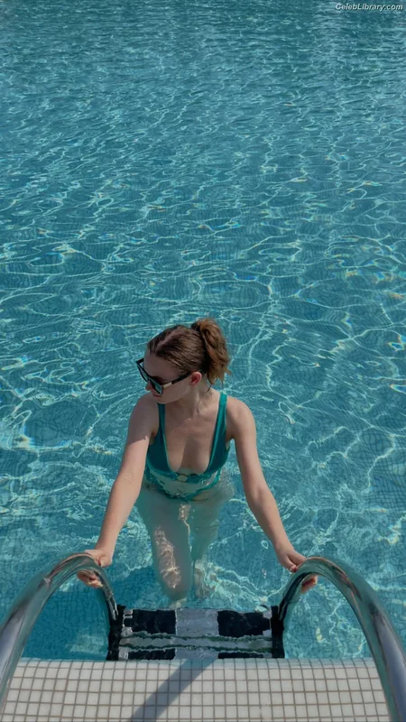 Ellie Bindman photo 6 of 9