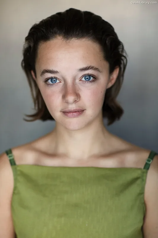 Ellie de Lange photo 1 of 10