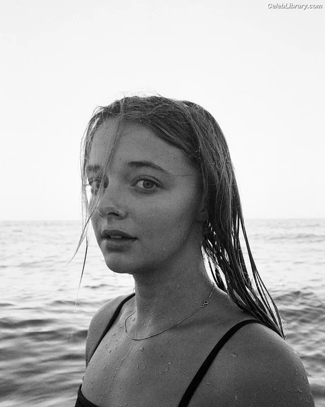 Ellie de Lange photo 7 of 10