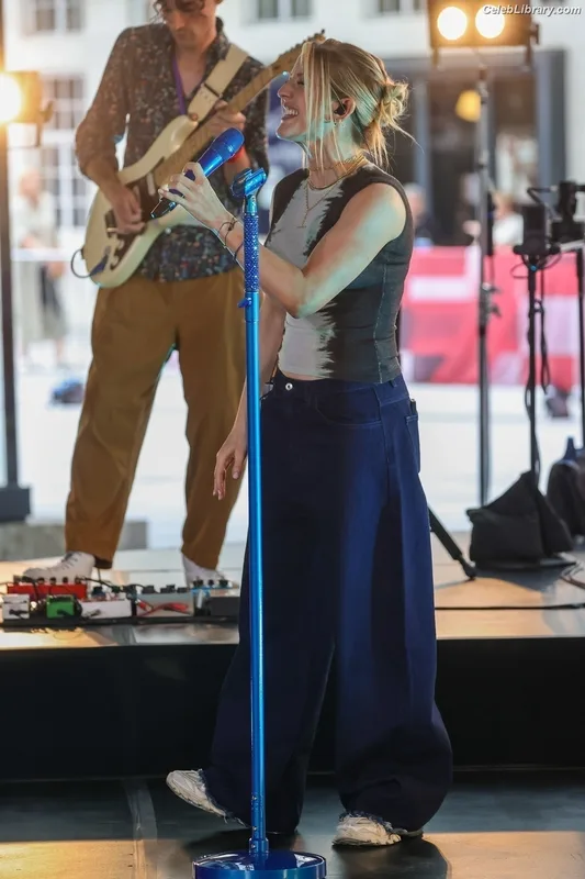 Ellie Goulding photo 7 of 488