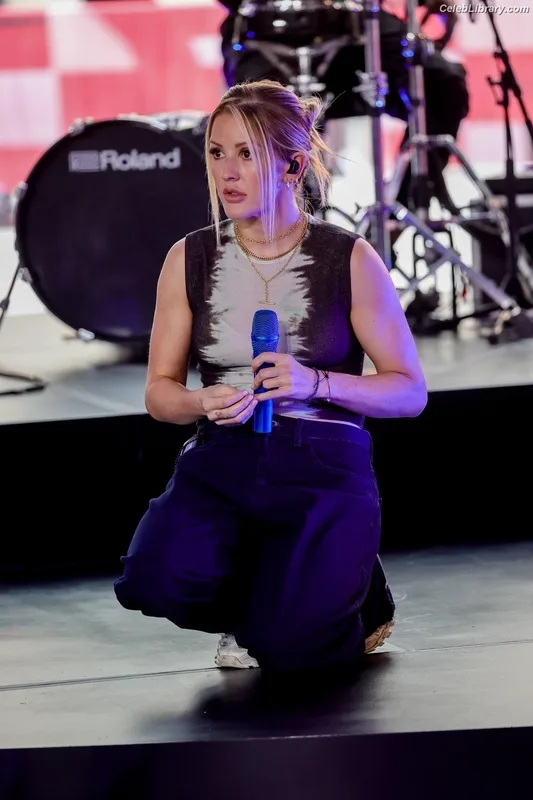 Ellie Goulding photo 8 of 488