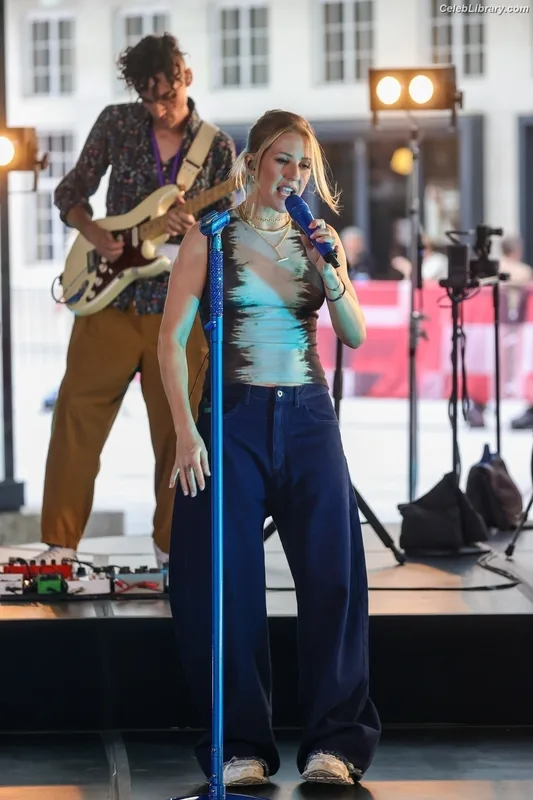 Ellie Goulding photo 14 of 488