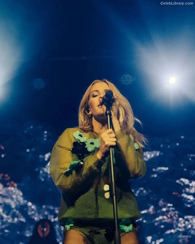 Ellie Goulding photo 8 of 488
