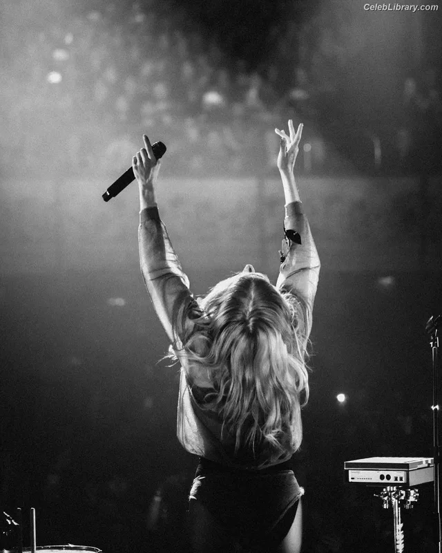 Ellie Goulding photo 13 of 488