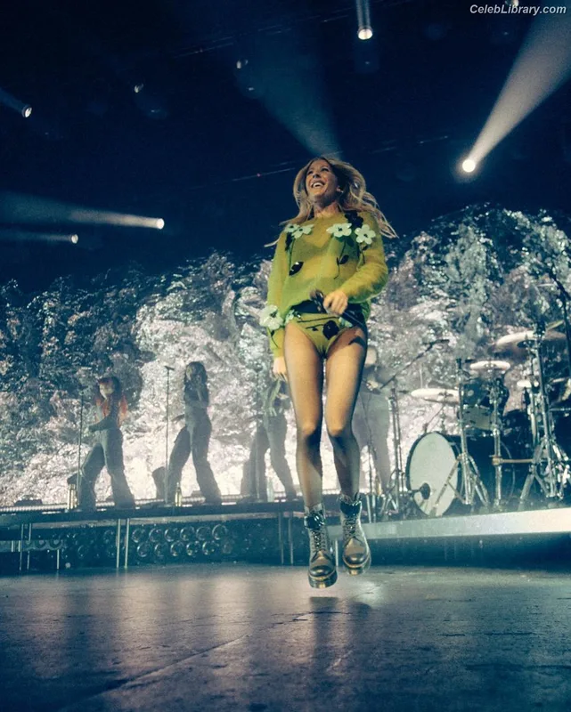 Ellie Goulding photo 19 of 488