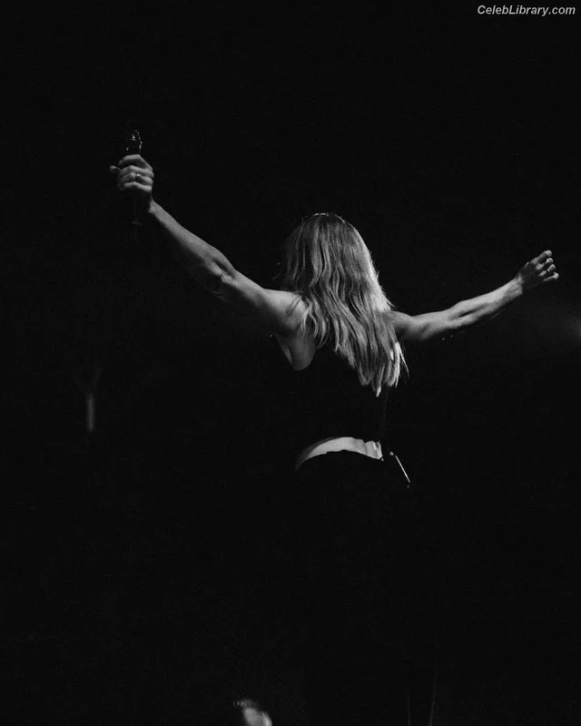 Ellie Goulding photo 24 of 488
