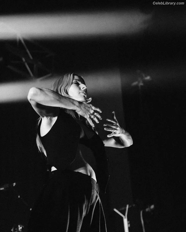 Ellie Goulding photo 5 of 488