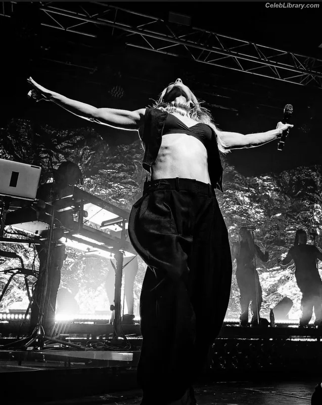 Ellie Goulding photo 22 of 488