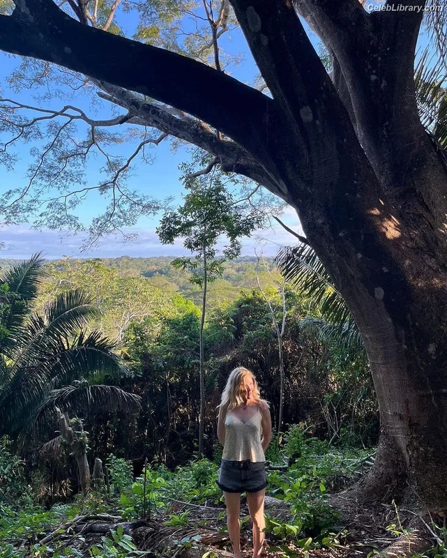 Ellie Goulding photo 10 of 488
