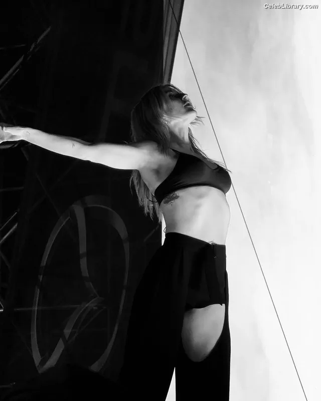 Ellie Goulding photo 1 of 488