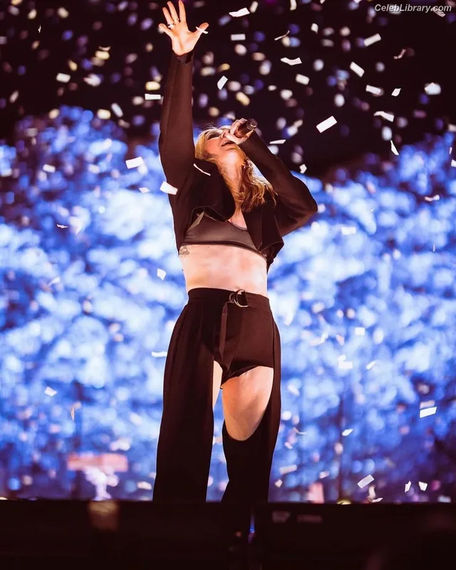 Ellie Goulding photo 2 of 488