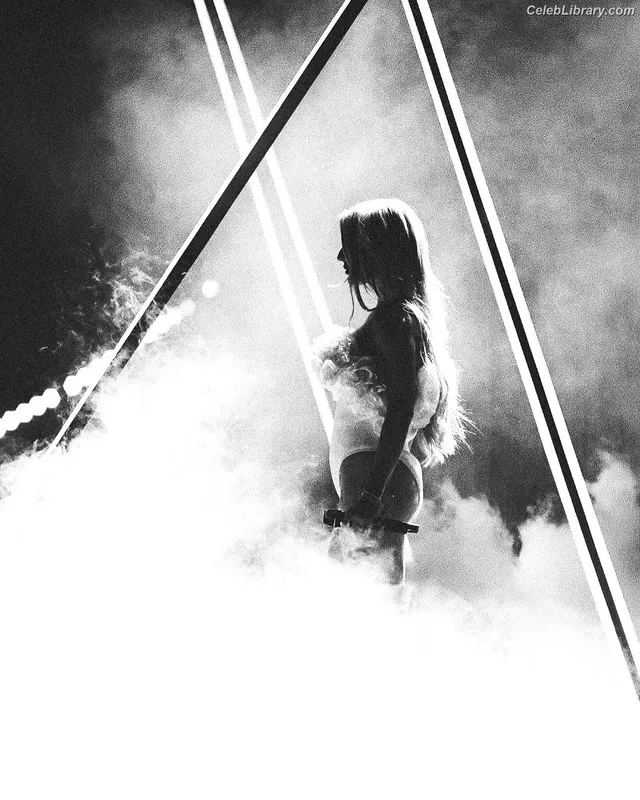 Ellie Goulding photo 9 of 488