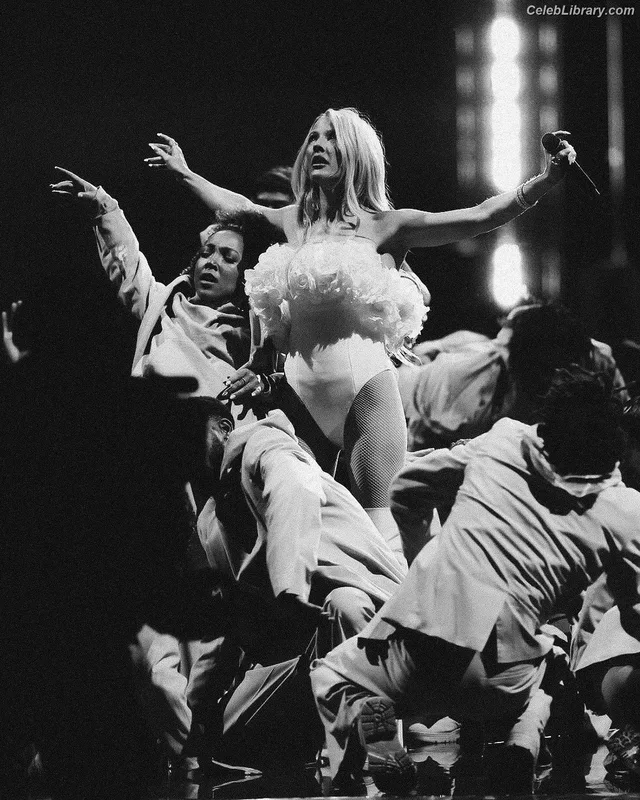 Ellie Goulding photo 6 of 488