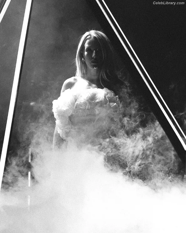 Ellie Goulding photo 24 of 488