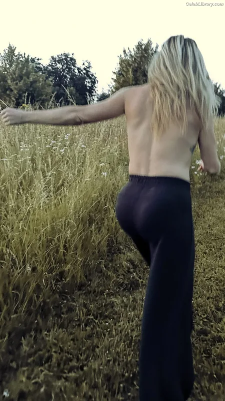 Ellie Goulding photo 1 of 488