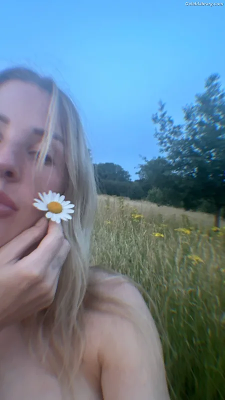 Ellie Goulding photo 2 of 488