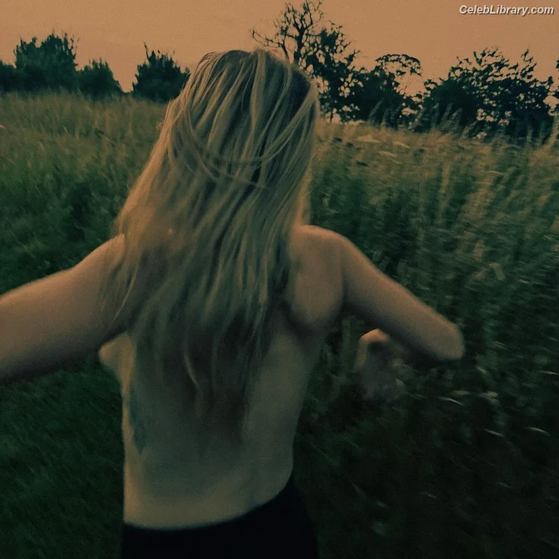 Ellie Goulding photo 3 of 488