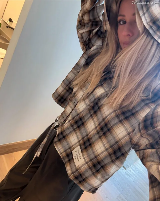 Ellie Goulding photo 1 of 488