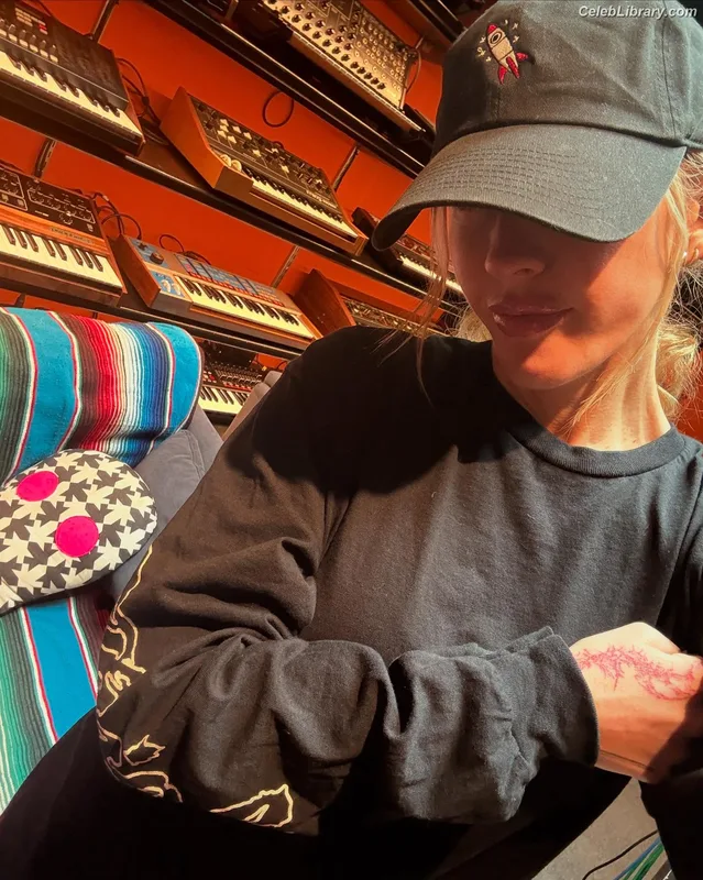 Ellie Goulding photo 3 of 488