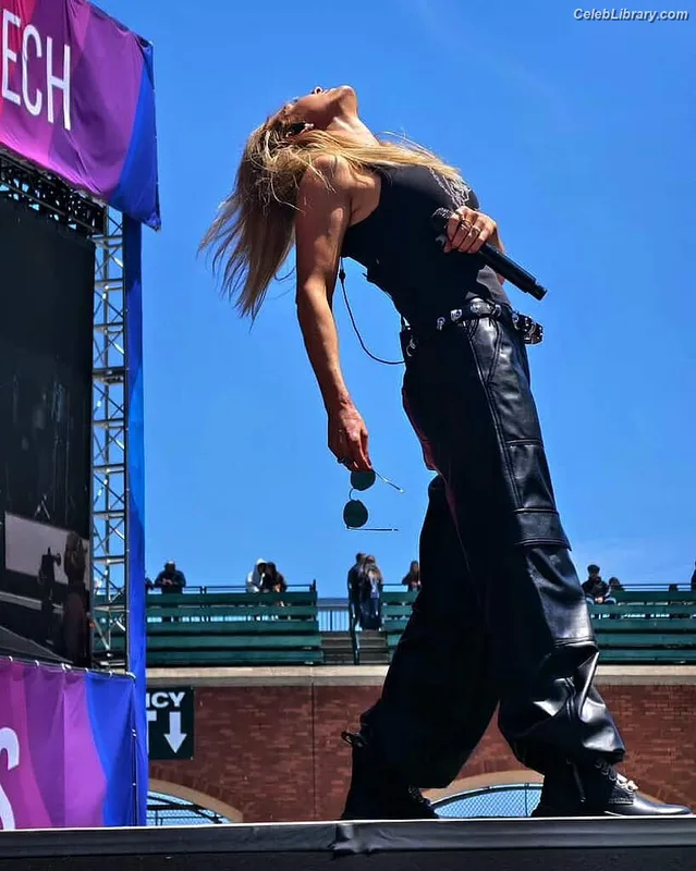 Ellie Goulding photo 7 of 488