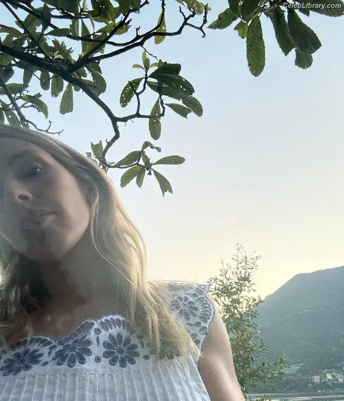 Ellie Goulding photo 9 of 488