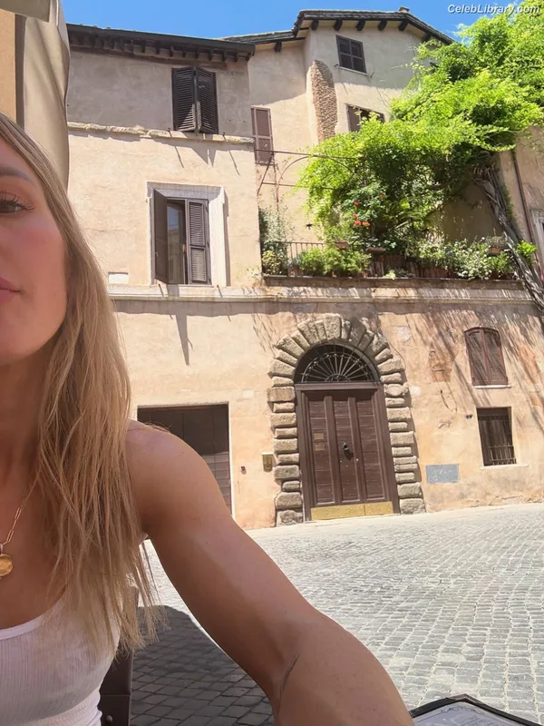 Ellie Goulding photo 17 of 488