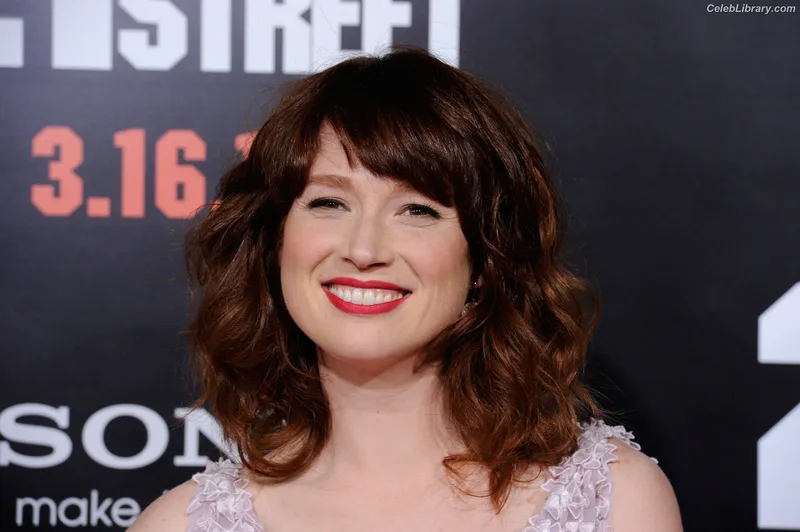 Ellie Kemper photo 3 of 99