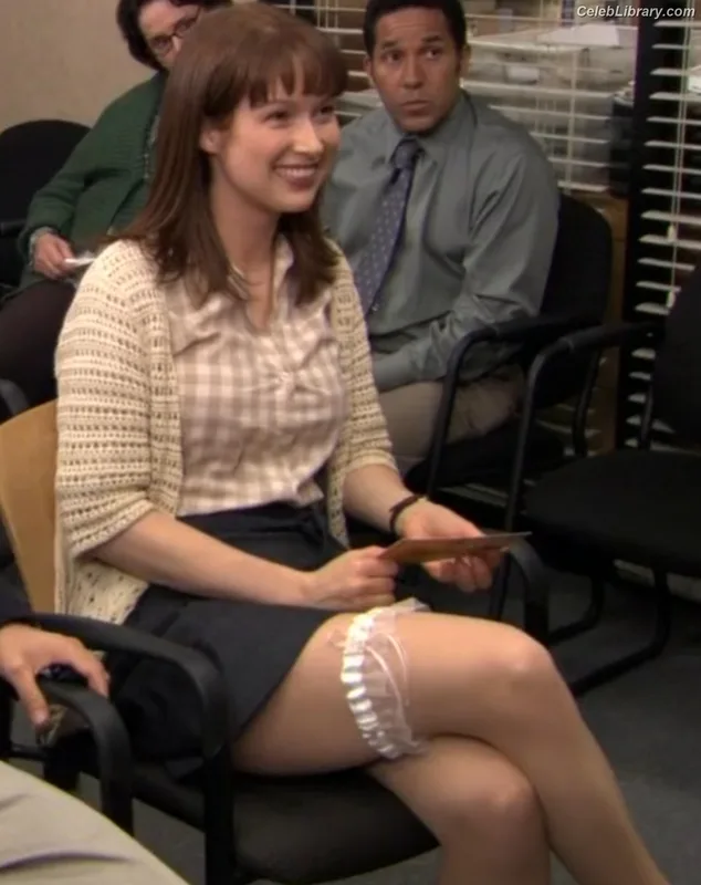 Ellie Kemper photo 2 of 99
