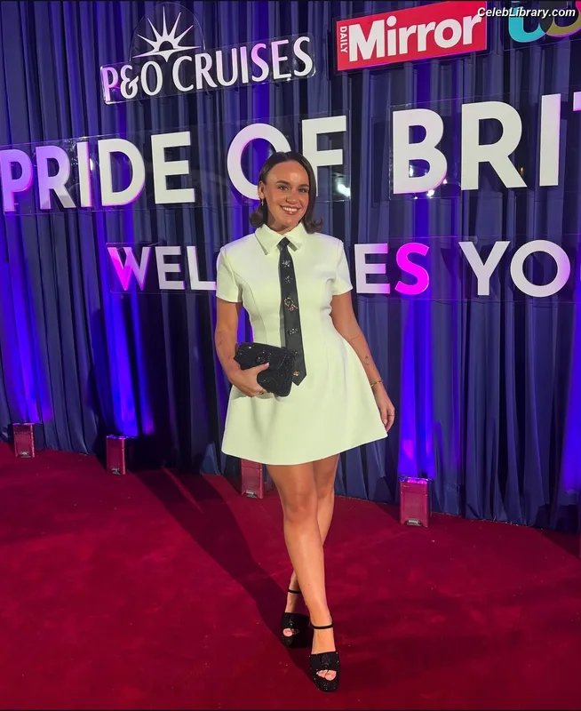 Ellie Leach photo 3 of 63