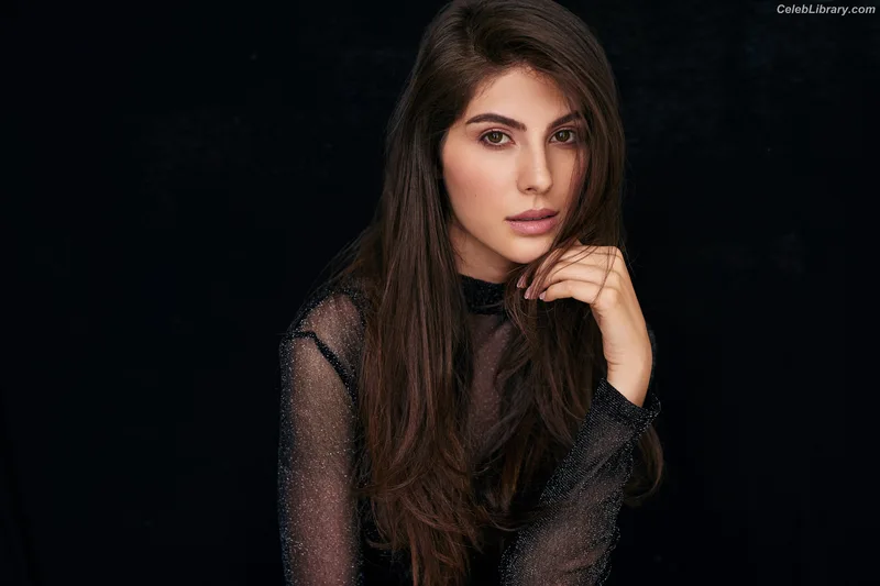 Elnaaz Norouzi photo 10 of 39