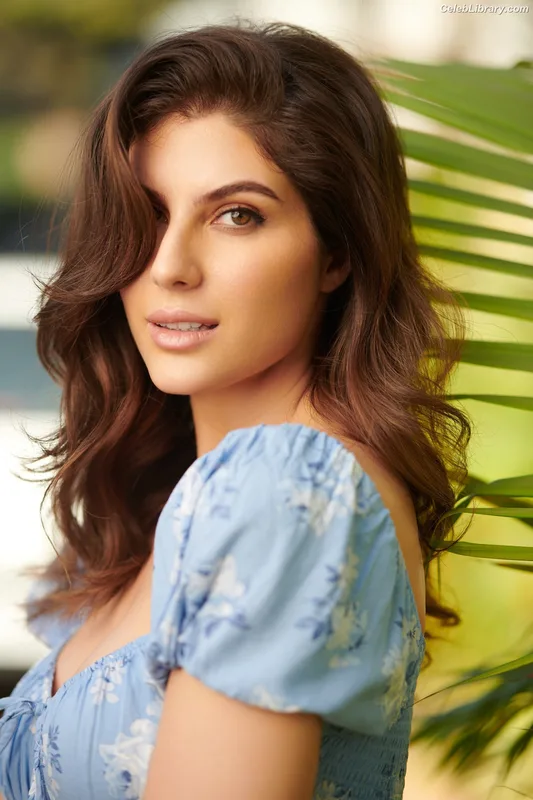 Elnaaz Norouzi photo 15 of 39