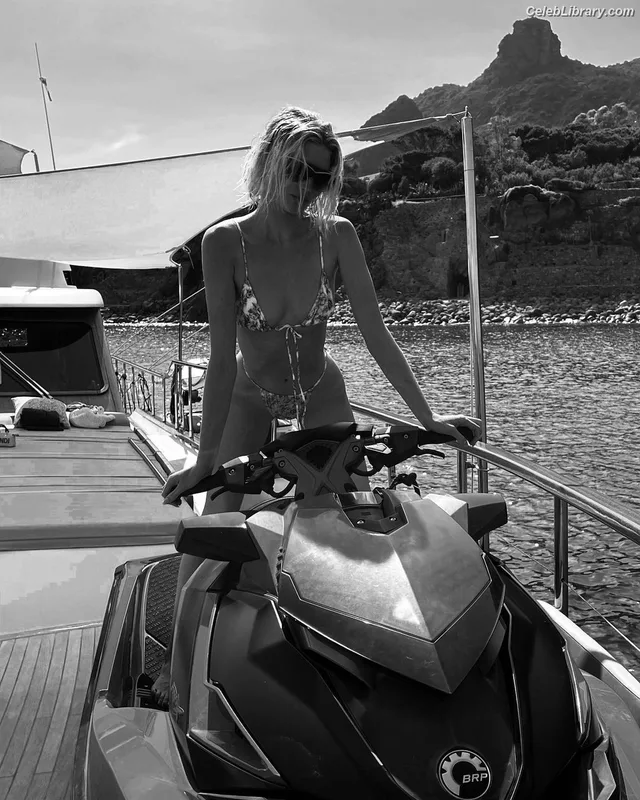 Elsa Hosk photo 4 of 1572