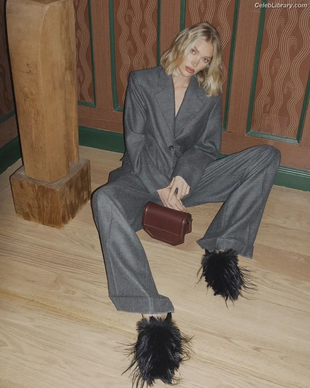 Elsa Hosk photo 2 of 1572