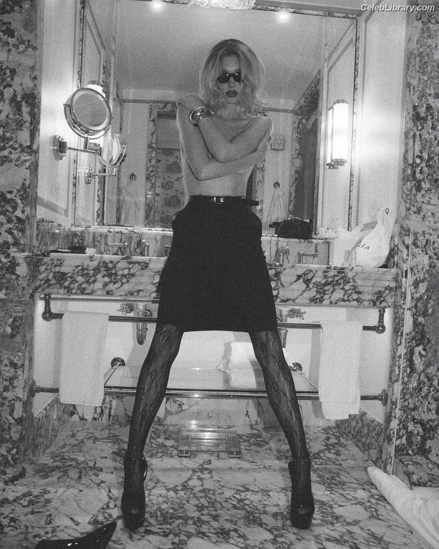Elsa Hosk photo 2 of 1572