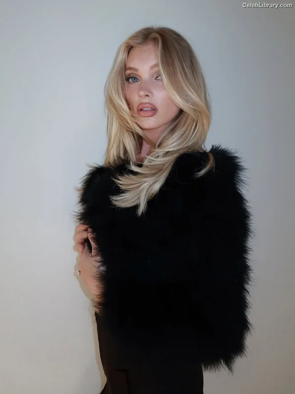 Elsa Hosk photo 1 of 1572