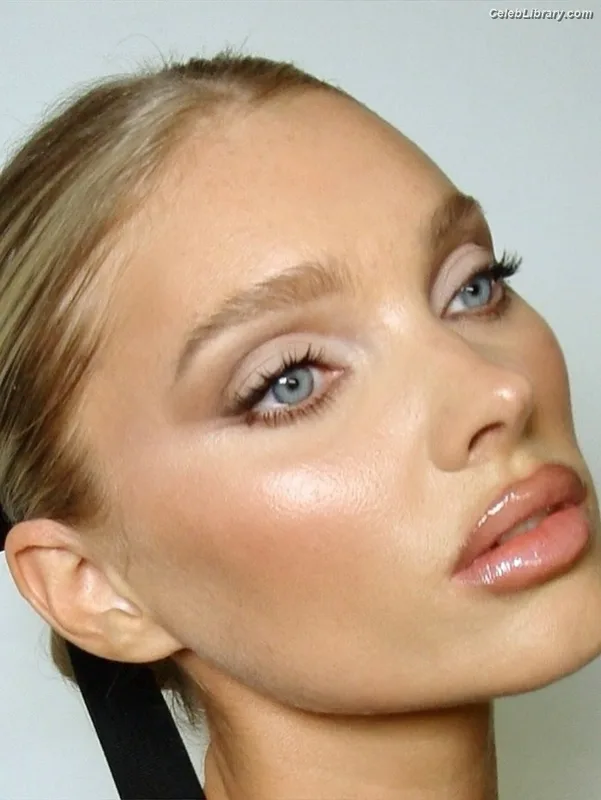 Elsa Hosk photo 20 of 1572