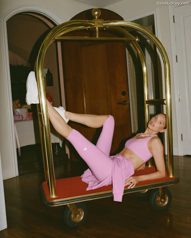 Elsa Hosk photo 9 of 1572