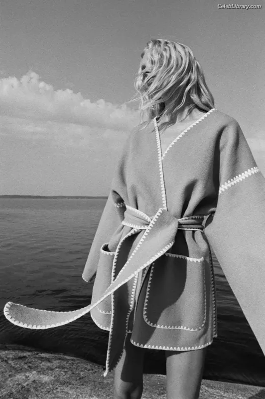 Elsa Hosk photo 17 of 1572