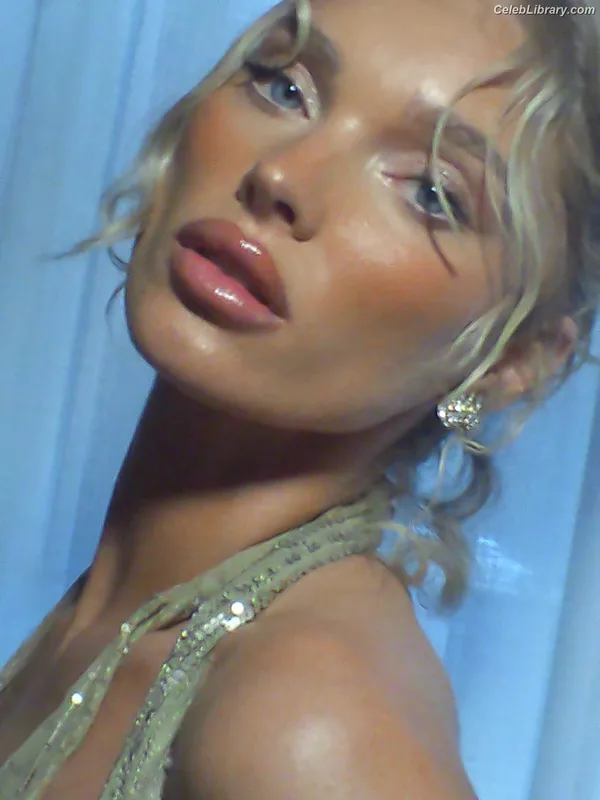 Elsa Hosk photo 21 of 1572