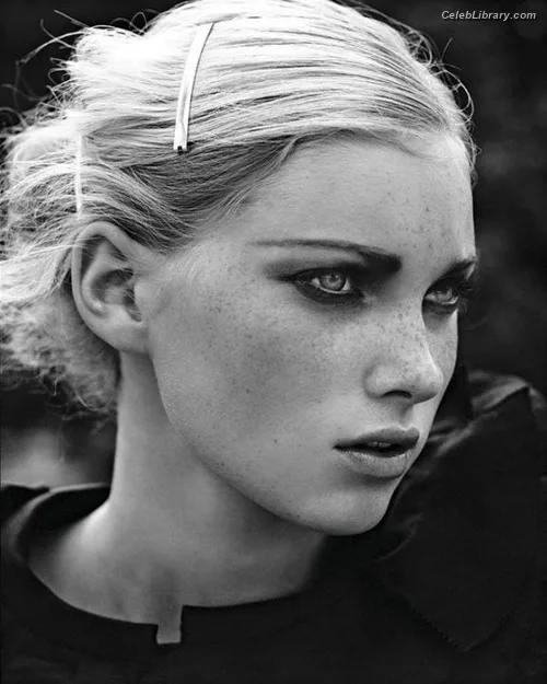 Elsa Hosk photo 10 of 1572