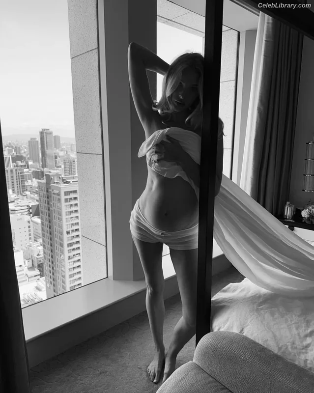 Elsa Hosk photo 6 of 1572