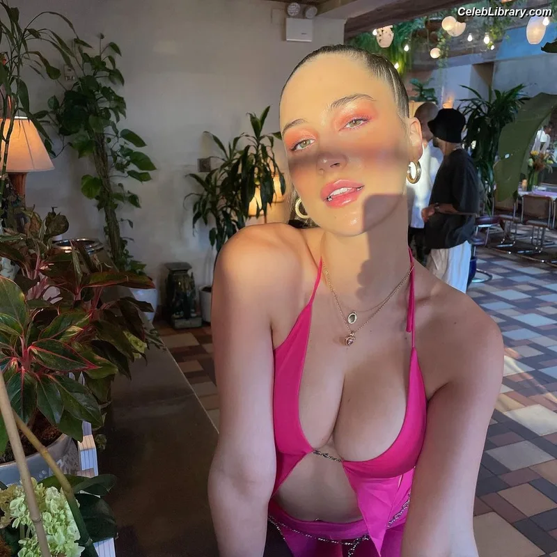 Elsie Hewitt photo 3 of 893