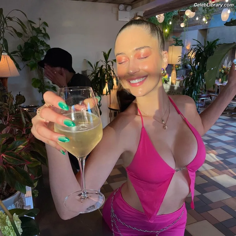 Elsie Hewitt photo 9 of 893