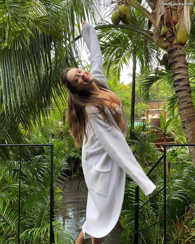 Elsie Hewitt photo 1 of 893