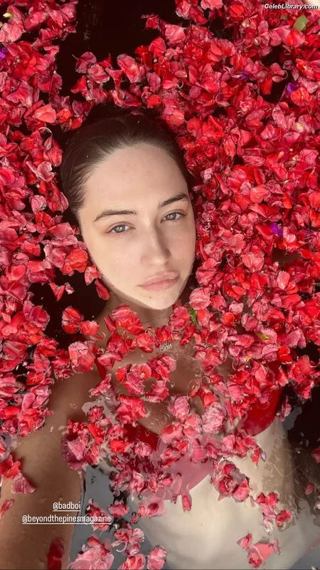 Elsie Hewitt photo 8 of 893